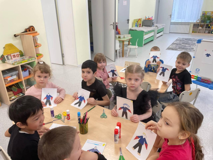Аппликация "Матрос с сигнальными флажками". Аппликация "Матрос с сигнальными флажками".